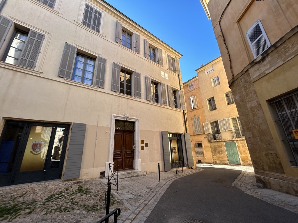 Manning Hall Aix-En-Provence Study Abroad France IAU