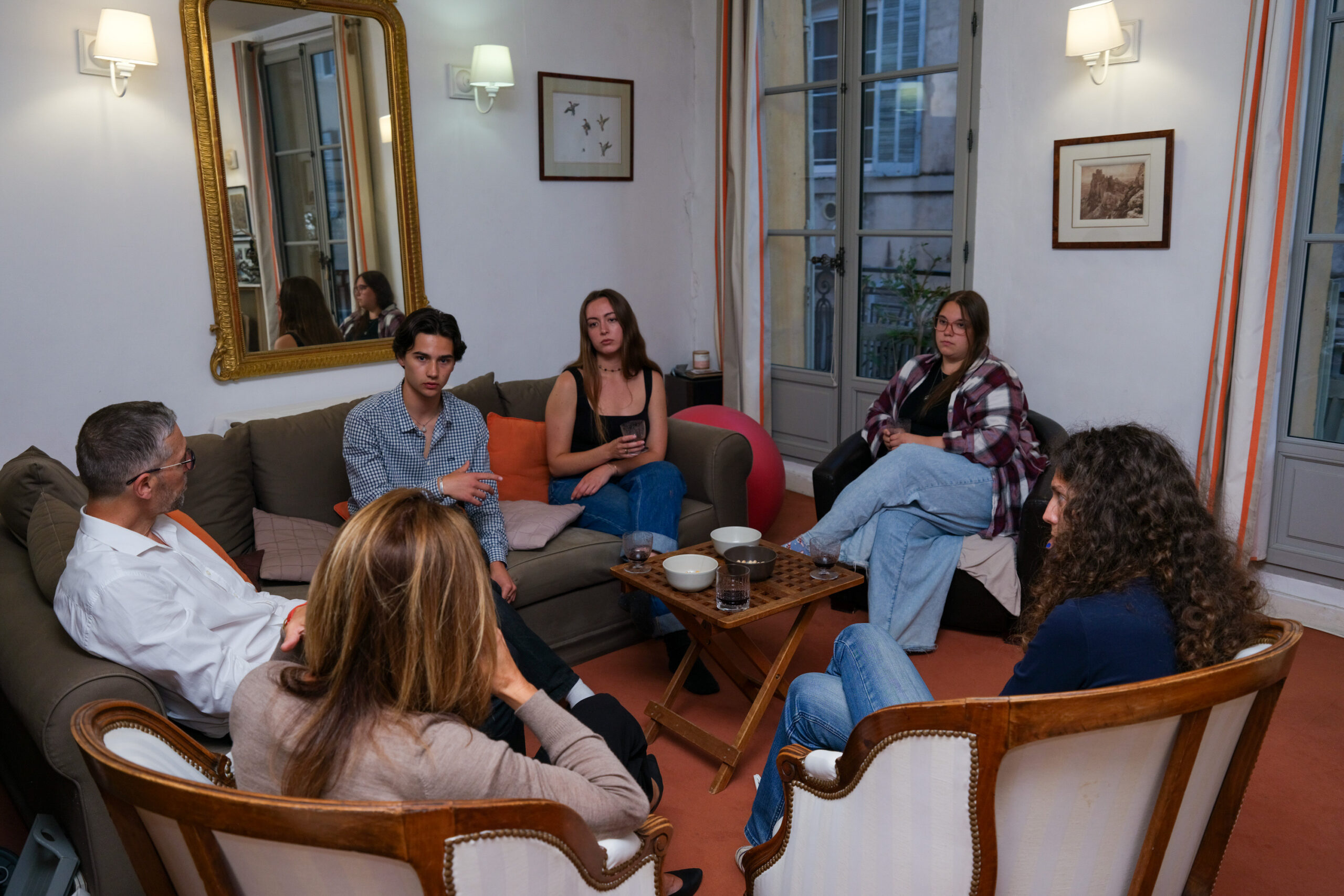 Students during a meal with their host family in Aix-en-Provence.